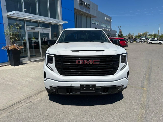 2026 GMC Sierra 1500 Elevation, bílá, 402 km, dovoz Kanada — foto 2 z 5