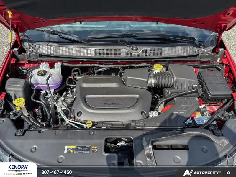 2027 Chrysler Pacifica SELECT, červená, 0 km, dovoz Kanada — foto 10 z 12