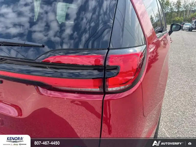 2027 Chrysler Pacifica SELECT, červená, 0 km, dovoz Kanada — foto 11 z 12