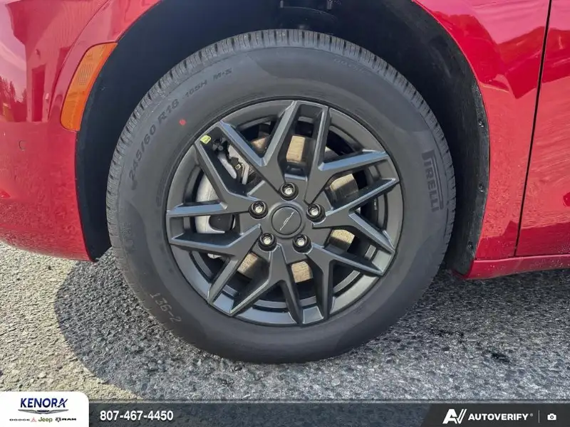 2027 Chrysler Pacifica SELECT, červená, 0 km, dovoz Kanada — foto 6 z 12