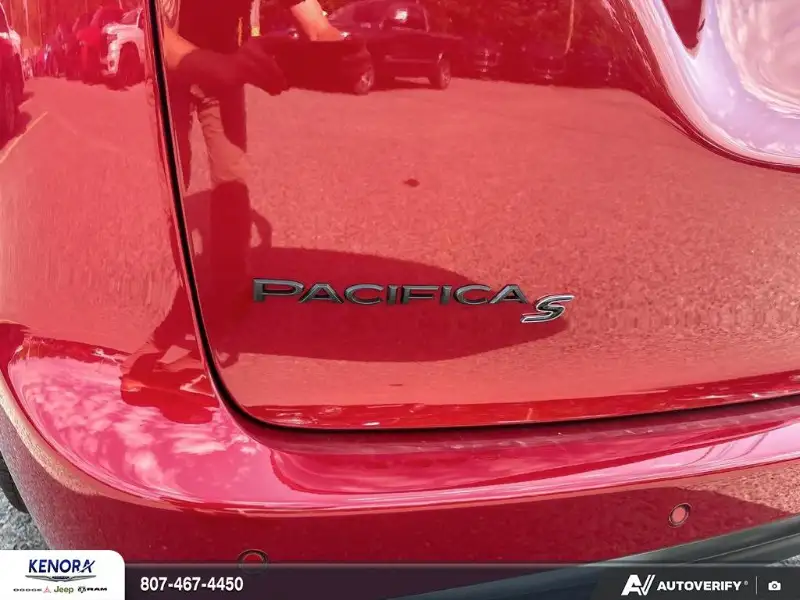 2027 Chrysler Pacifica SELECT, červená, 0 km, dovoz Kanada — foto 9 z 12