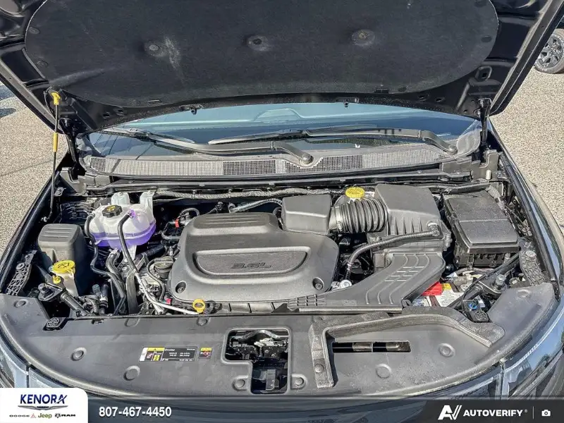 2027 Chrysler Pacifica SELECT, černá, 23 km, dovoz Kanada — foto 10 z 12