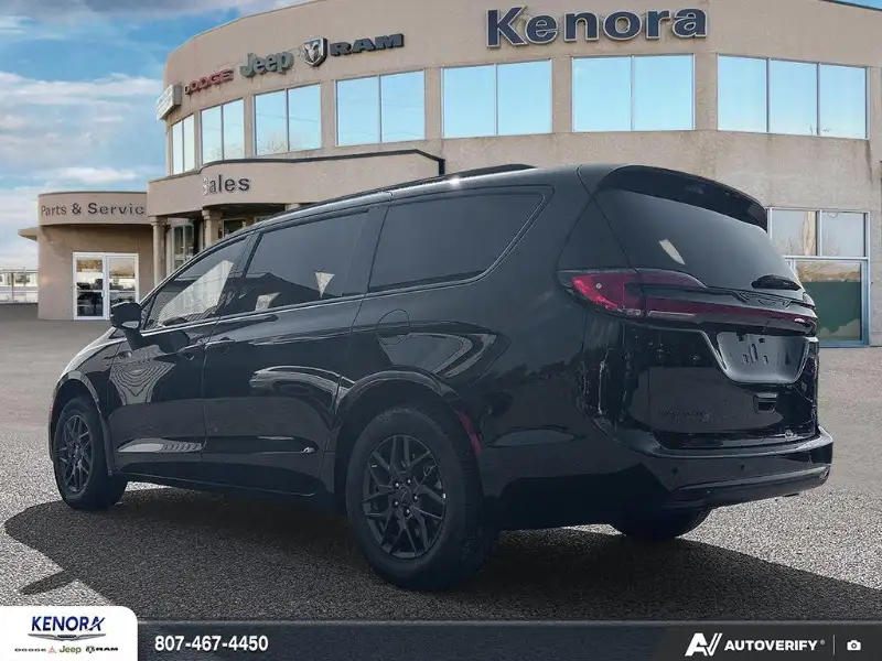 2027 Chrysler Pacifica SELECT, černá, 23 km, dovoz Kanada — foto 4 z 12