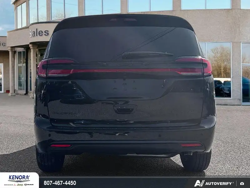 2027 Chrysler Pacifica SELECT, černá, 23 km, dovoz Kanada — foto 5 z 12