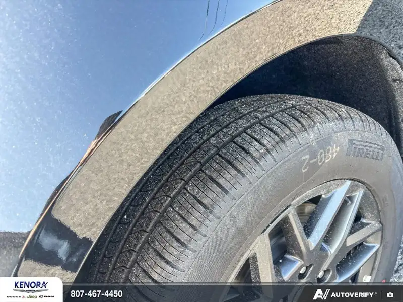2027 Chrysler Pacifica SELECT, černá, 23 km, dovoz Kanada — foto 7 z 12