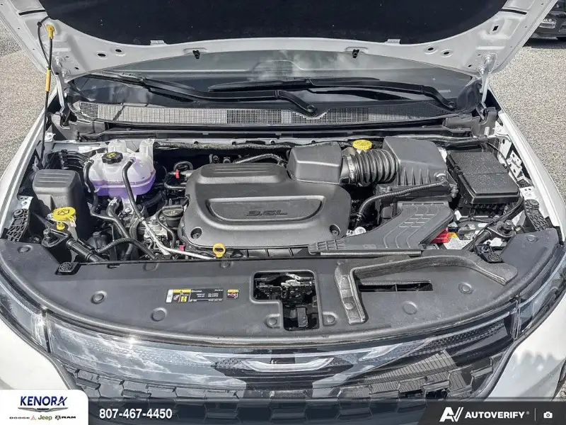 2027 Chrysler Pacifica SELECT, bílá, 23 km, dovoz Kanada — foto 10 z 12