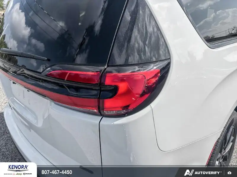 2027 Chrysler Pacifica SELECT, bílá, 23 km, dovoz Kanada — foto 11 z 12