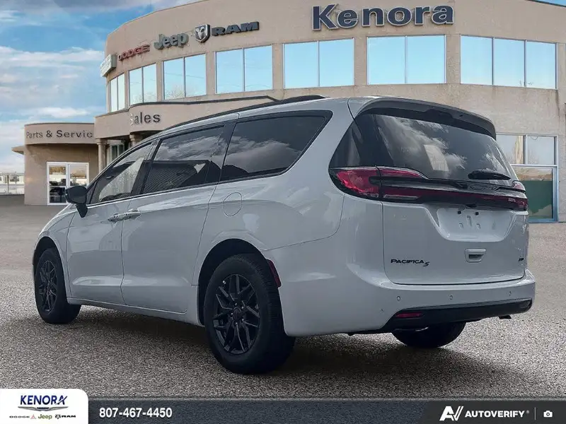 2027 Chrysler Pacifica SELECT, bílá, 23 km, dovoz Kanada — foto 4 z 12