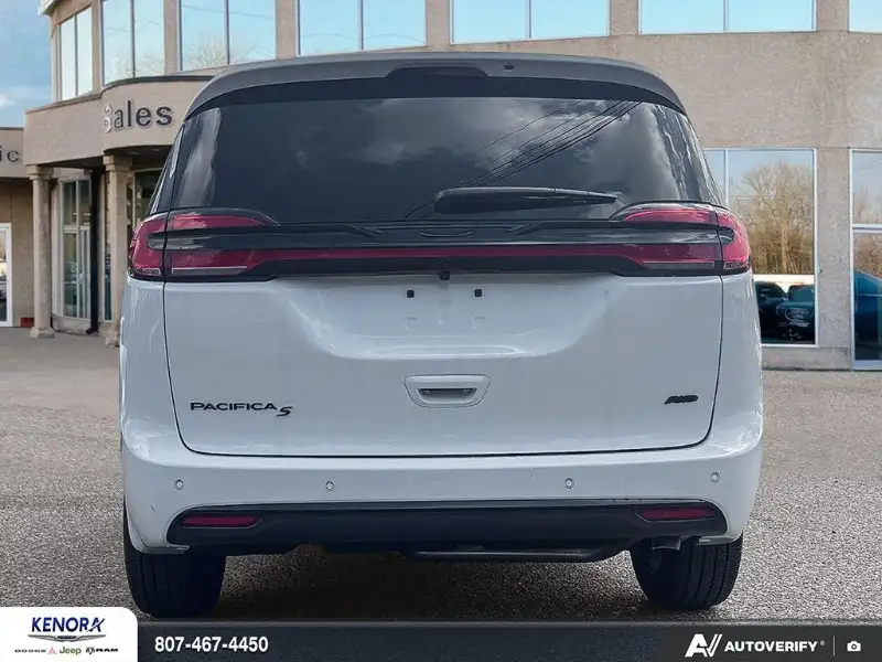 2027 Chrysler Pacifica SELECT, bílá, 23 km, dovoz Kanada — foto 5 z 12
