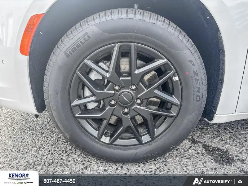 2027 Chrysler Pacifica SELECT, bílá, 23 km, dovoz Kanada — foto 6 z 12