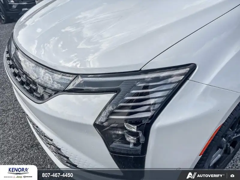 2027 Chrysler Pacifica SELECT, bílá, 23 km, dovoz Kanada — foto 8 z 12