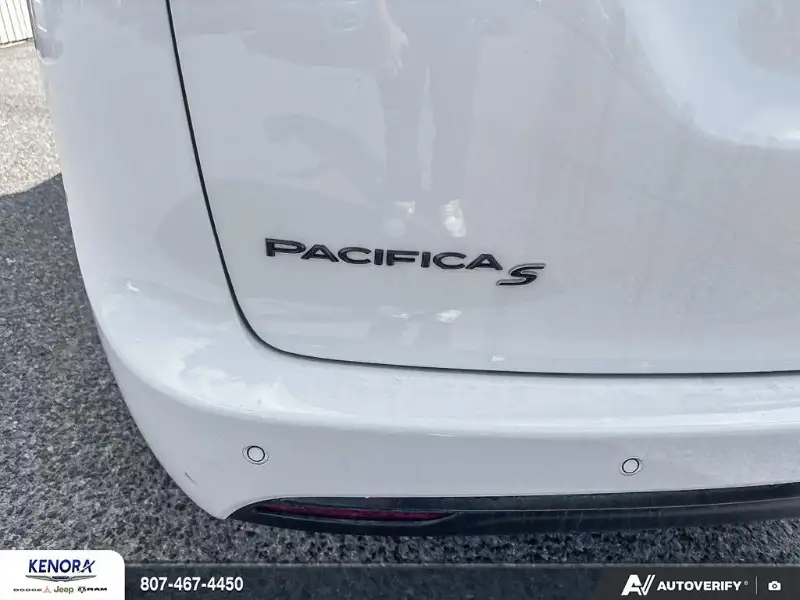 2027 Chrysler Pacifica SELECT, bílá, 23 km, dovoz Kanada — foto 9 z 12