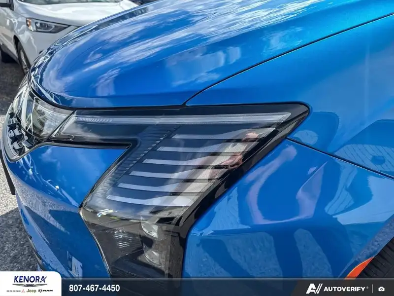 2027 Chrysler Pacifica SELECT, modrá, 0 km, dovoz Kanada — foto 8 z 12