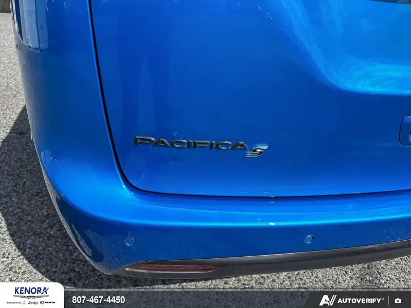 2027 Chrysler Pacifica SELECT, modrá, 0 km, dovoz Kanada — foto 9 z 12