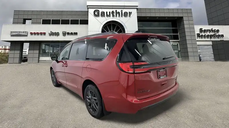 2027 Chrysler Pacifica Select, červená, 15 km, dovoz Kanada — foto 4 z 12