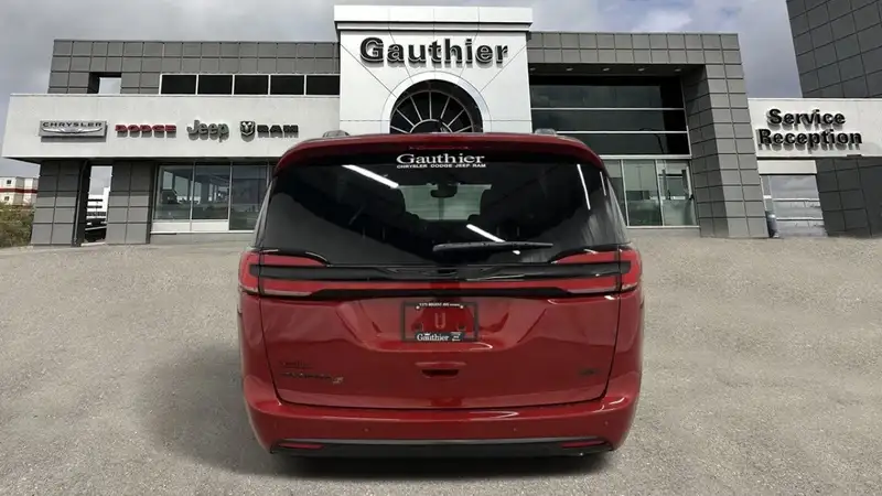 2027 Chrysler Pacifica Select, červená, 15 km, dovoz Kanada — foto 5 z 12