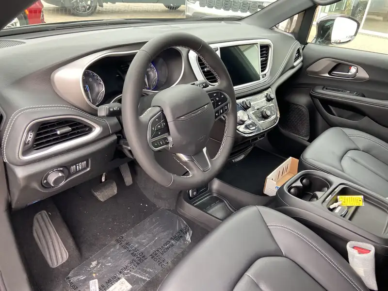 2027 Chrysler Pacifica Select, zelená, dovoz Kanada — foto 12 z 12