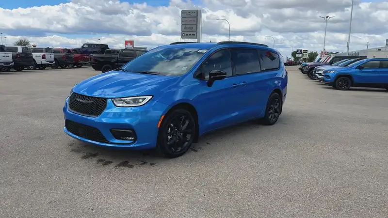 2026 Chrysler Pacifica Select, modrá, 19 km, dovoz Kanada — foto 3 z 12