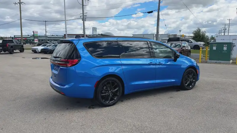 2026 Chrysler Pacifica Select, modrá, 19 km, dovoz Kanada — foto 5 z 12