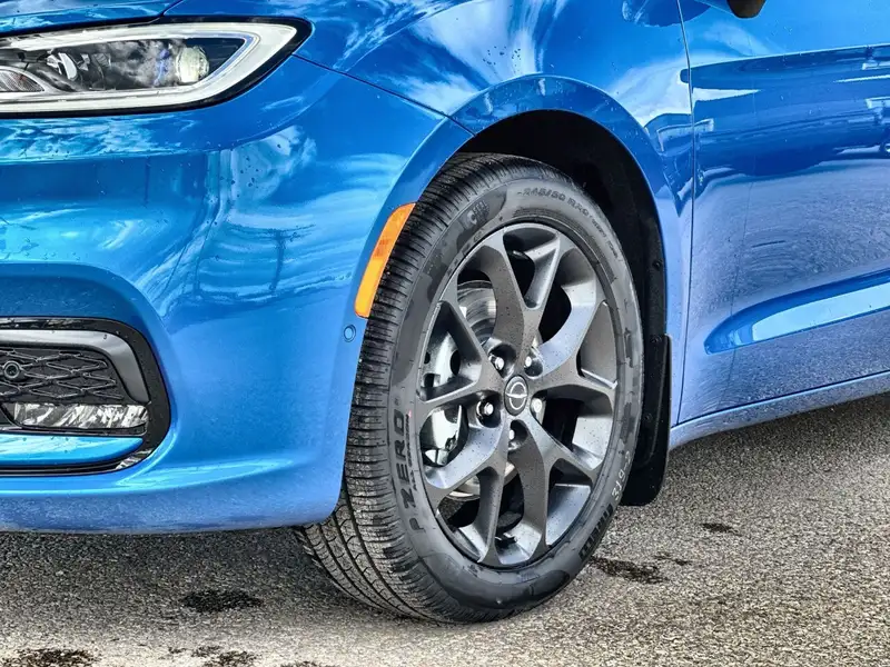 2026 Chrysler Pacifica Select, modrá, 19 km, dovoz Kanada — foto 6 z 12