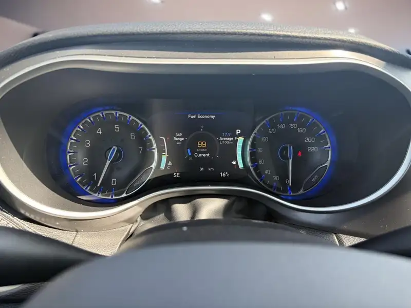 2026 Chrysler Pacifica Select, bílá, 26 km, dovoz Kanada — foto 12 z 12