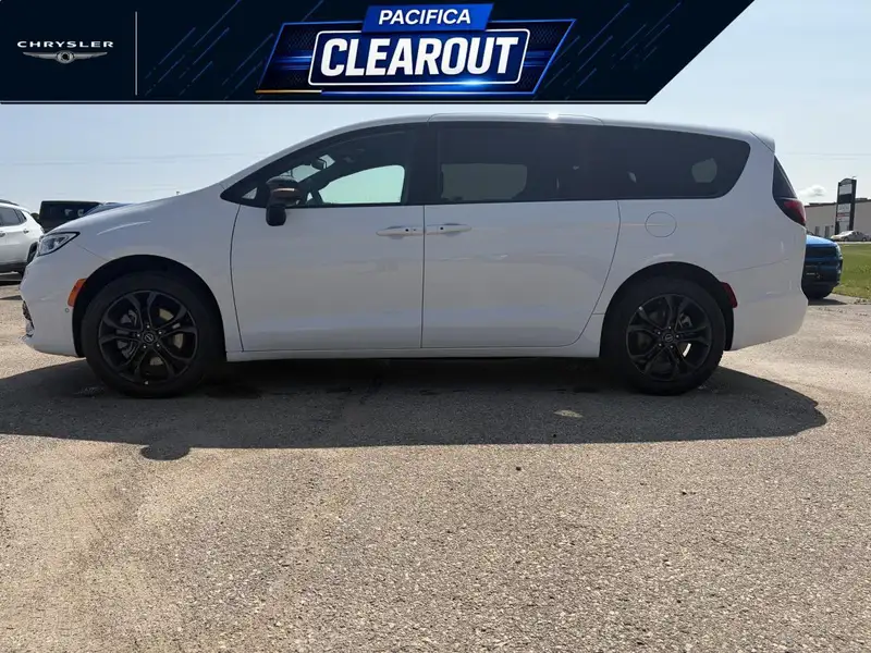2026 Chrysler Pacifica Select, bílá, 26 km, dovoz Kanada — foto 3 z 12