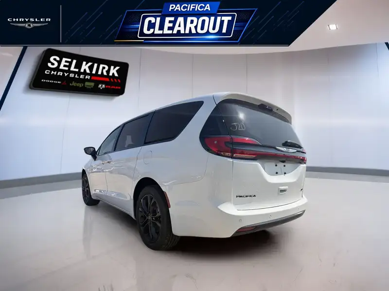 2026 Chrysler Pacifica Select, bílá, 26 km, dovoz Kanada — foto 4 z 12