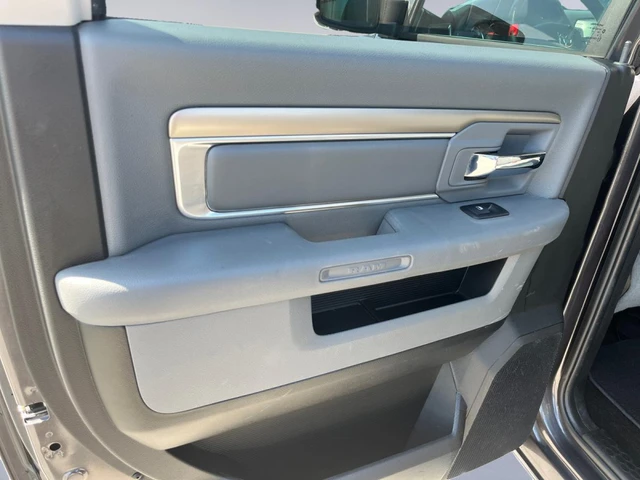 2017 RAM 1500 SLT PLUS, šedá, 187 628 km, dovoz Kanada — foto 11 z 19