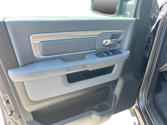 2017 RAM 1500 SLT PLUS, šedá, 187 628 km, dovoz Kanada — foto 12 z 19