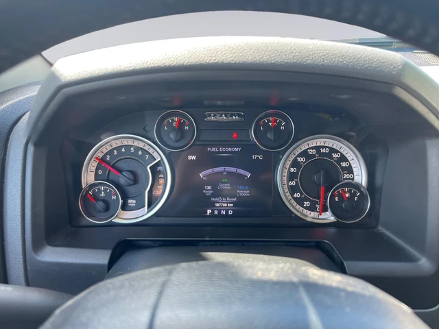 2017 RAM 1500 SLT PLUS, šedá, 187 628 km, dovoz Kanada — foto 16 z 19