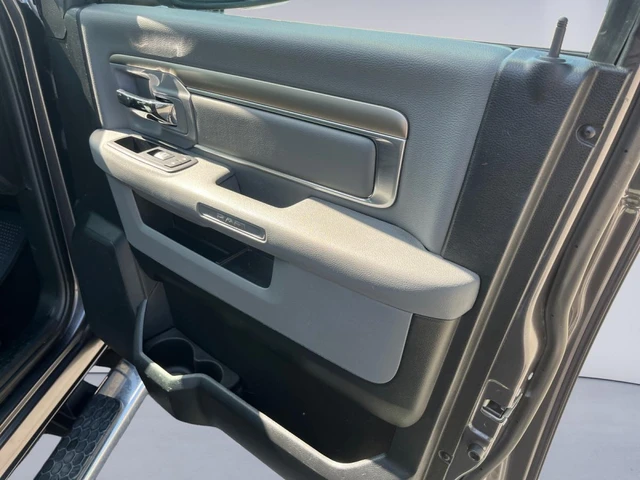 2017 RAM 1500 SLT PLUS, šedá, 187 628 km, dovoz Kanada — foto 8 z 19