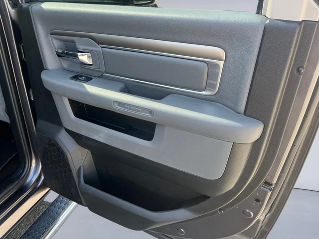 2017 RAM 1500 SLT PLUS, šedá, 187 628 km, dovoz Kanada — foto 9 z 19