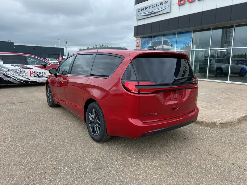 2027 Chrysler Pacifica Select, červená, dovoz Kanada — foto 7 z 12