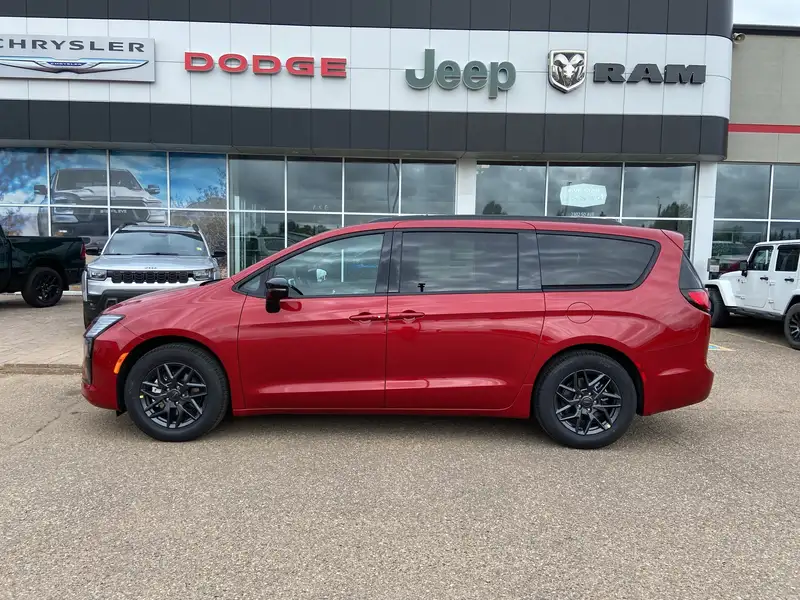 2027 Chrysler Pacifica Select, červená, dovoz Kanada — foto 8 z 12