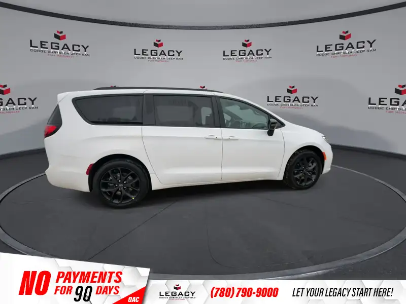 2026 Chrysler Pacifica Select AWD, bílá, dovoz Kanada — foto 8 z 12