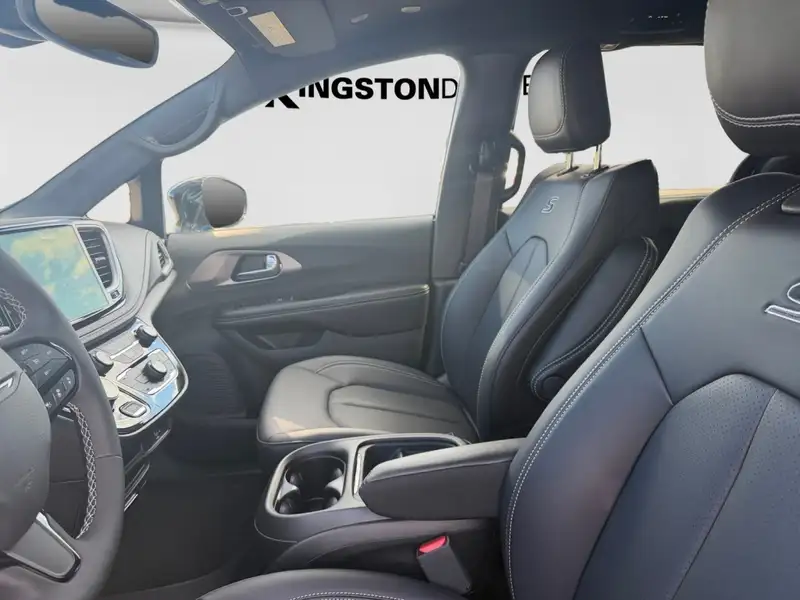 2027 Chrysler Pacifica Select AWD, modrá, 21 km, dovoz Kanada — foto 9 z 12