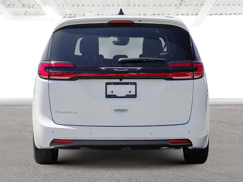 2027 Chrysler Pacifica Select, bílá, dovoz Kanada — foto 5 z 12
