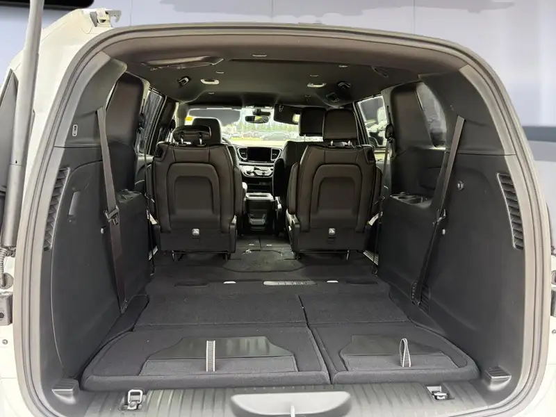 2027 Chrysler Pacifica Select, bílá, 0 km, dovoz Kanada — foto 5 z 12