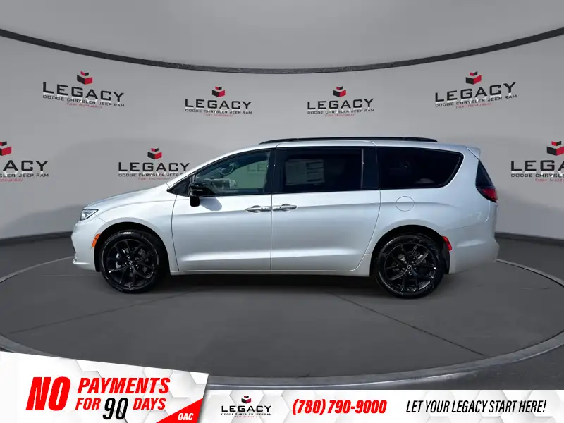 2026 Chrysler Pacifica Select AWD, stříbrná, dovoz Kanada — foto 5 z 12