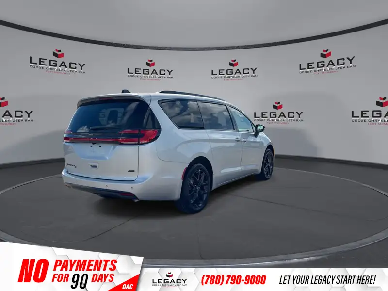 2026 Chrysler Pacifica Select AWD, stříbrná, dovoz Kanada — foto 7 z 12