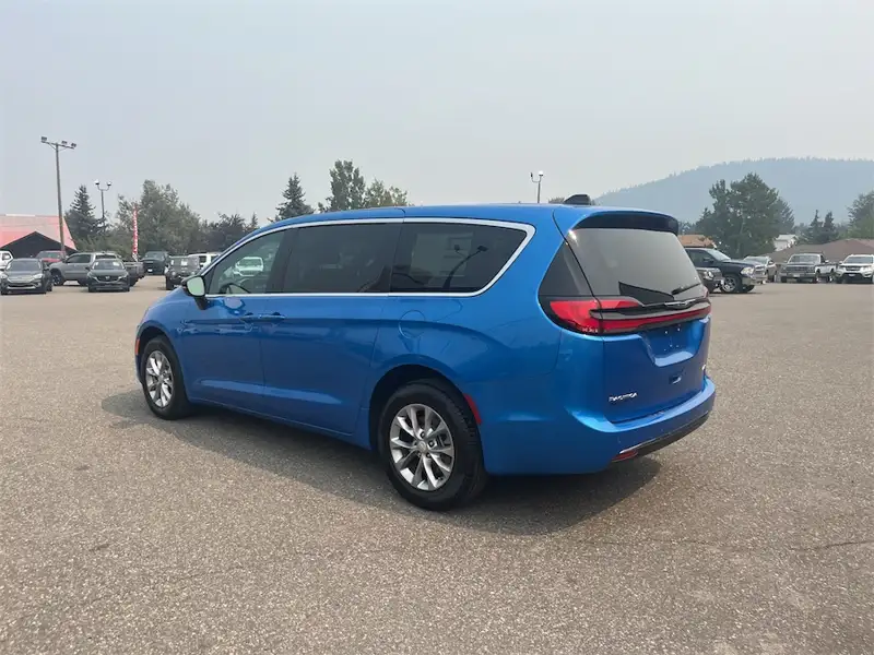 2026 Chrysler Pacifica Select AWD Select, modrá, dovoz Kanada — foto 3 z 8