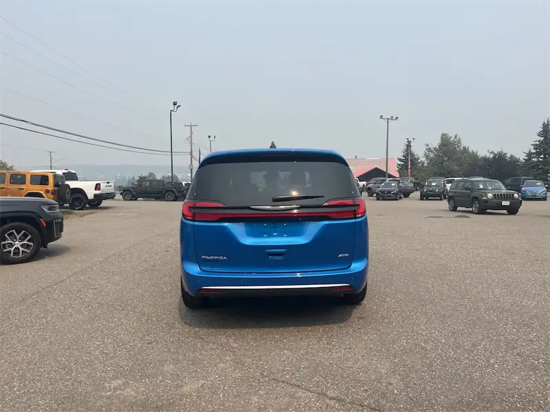 2026 Chrysler Pacifica Select AWD Select, modrá, dovoz Kanada — foto 4 z 8