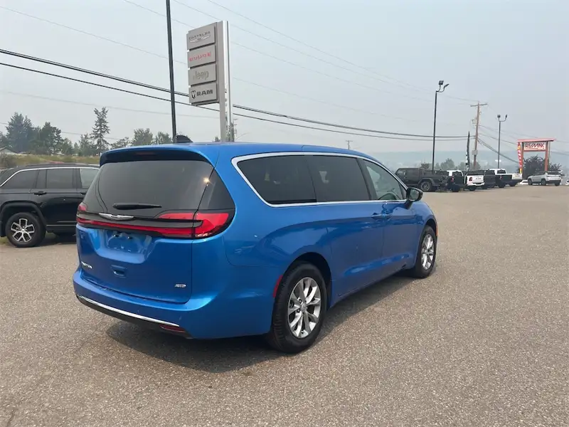 2026 Chrysler Pacifica Select AWD Select, modrá, dovoz Kanada — foto 5 z 8