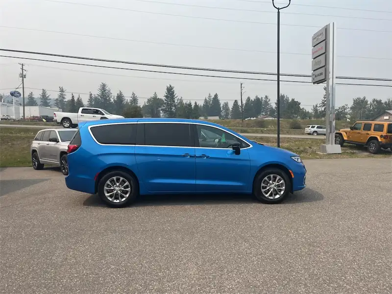 2026 Chrysler Pacifica Select AWD Select, modrá, dovoz Kanada — foto 6 z 8