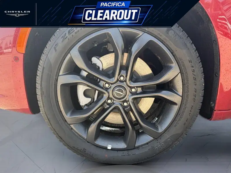 2026 Chrysler Pacifica Select, červená, 15 km, dovoz Kanada — foto 8 z 12