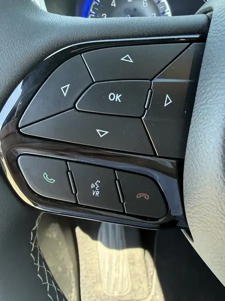 2026 Chrysler Pacifica Select AWD, černá, dovoz Kanada — foto 10 z 12