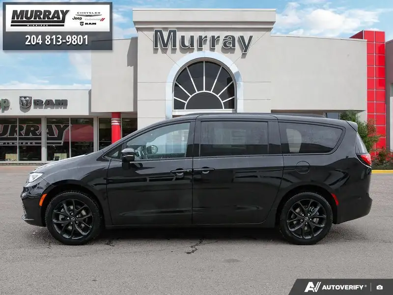 2026 Chrysler Pacifica Select AWD, černá, 27 km, dovoz Kanada — foto 2 z 12