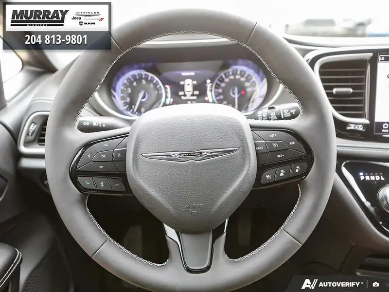 2026 Chrysler Pacifica Select AWD, černá, 27 km, dovoz Kanada — foto 3 z 12