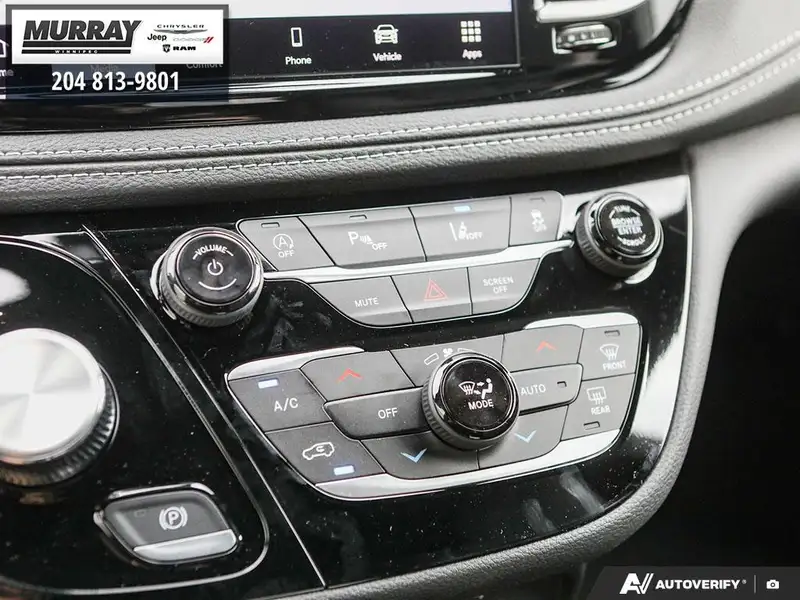 2026 Chrysler Pacifica Select AWD, černá, 27 km, dovoz Kanada — foto 4 z 12