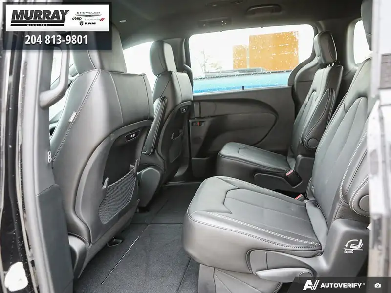 2026 Chrysler Pacifica Select AWD, černá, 27 km, dovoz Kanada — foto 5 z 12